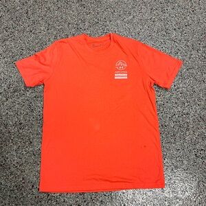Medium under armour men’s t-shirt
